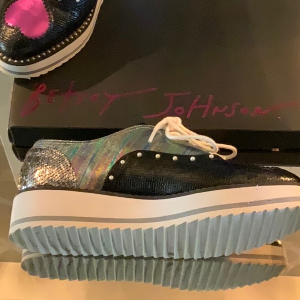 Betsey Johnson Black Flats with Pink Heart - Picture 2 of 4